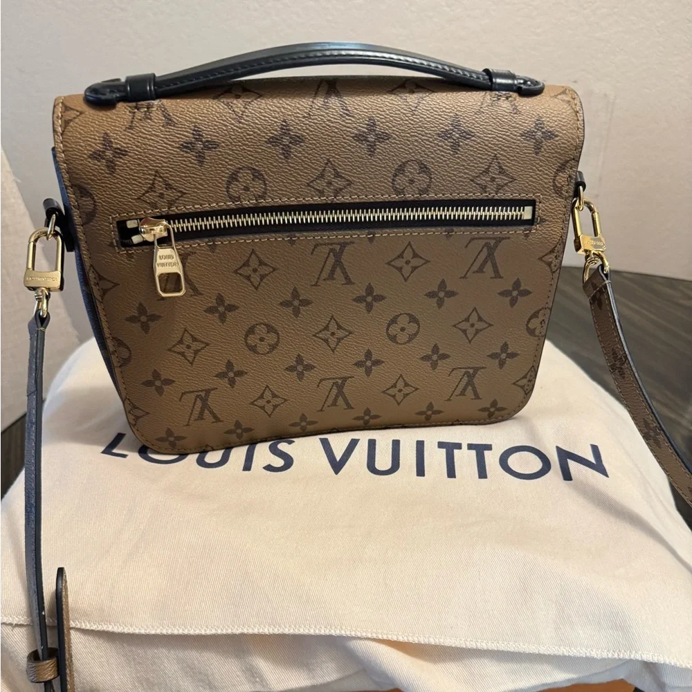 Louis Vuitton Pochette Métis Bag - Picture 4 of 16